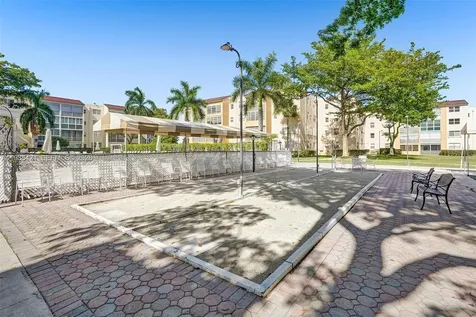 2811 Somerset Drive Lauderdale Lakes FL 33311