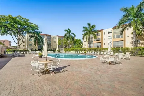 2811 Somerset Drive Lauderdale Lakes FL 33311