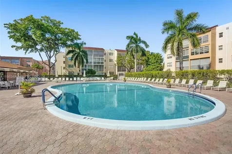 2811 Somerset Drive Lauderdale Lakes FL 33311