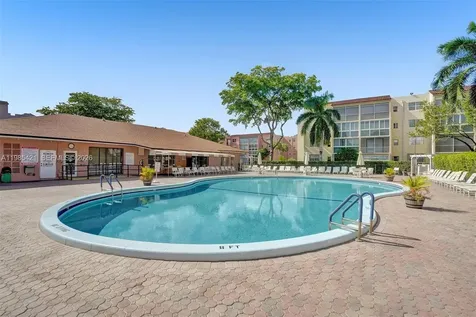 2811 Somerset Drive Lauderdale Lakes FL 33311