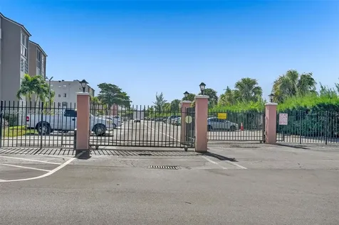 2811 Somerset Drive Lauderdale Lakes FL 33311