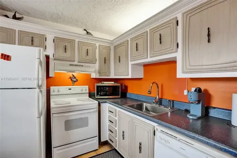 2811 Somerset Drive Lauderdale Lakes FL 33311