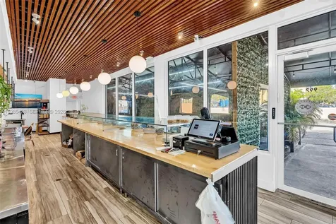 992 NE 167th Street North Miami Beach FL 33162