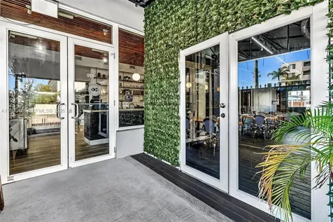 992 NE 167th Street North Miami Beach FL 33162