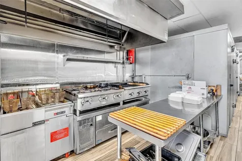 992 NE 167th Street North Miami Beach FL 33162