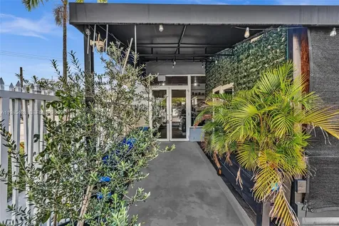 992 NE 167th Street North Miami Beach FL 33162