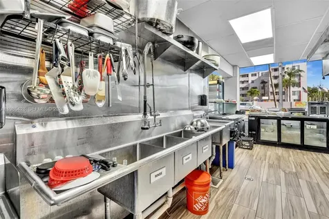 992 NE 167th Street North Miami Beach FL 33162