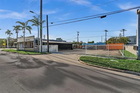 992 NE 167th Street North Miami Beach FL 33162