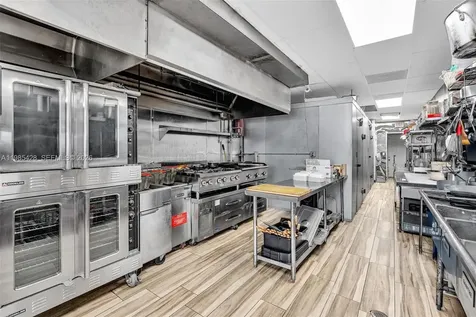 992 NE 167th Street North Miami Beach FL 33162