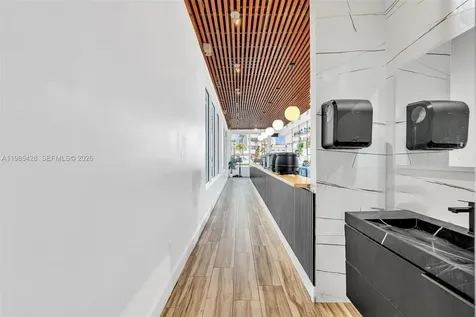 992 NE 167th Street North Miami Beach FL 33162