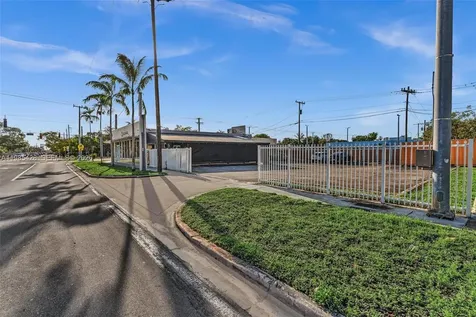 992 NE 167th Street North Miami Beach FL 33162