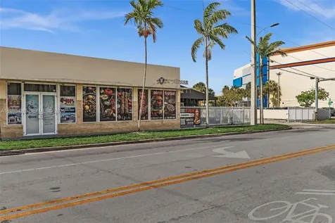 992 NE 167th Street North Miami Beach FL 33162