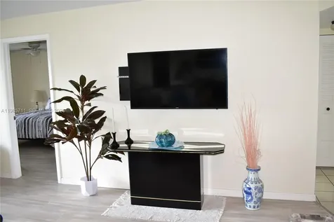9621 Sunrise Lakes Boulevard Sunrise FL 33322