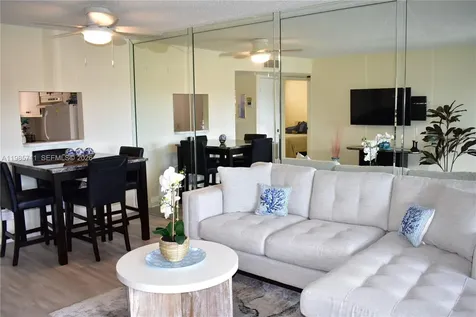 9621 Sunrise Lakes Boulevard Sunrise FL 33322