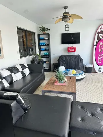 2827 Mckinley Street Hollywood FL 33020
