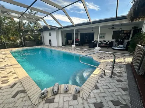 2827 Mckinley Street Hollywood FL 33020
