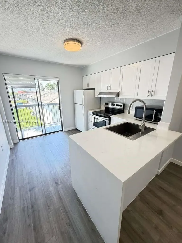 5290 W 21st Court Hialeah FL 33016