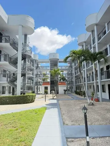 5290 W 21st Court Hialeah FL 33016