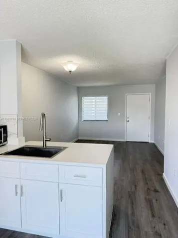 5290 W 21st Court Hialeah FL 33016