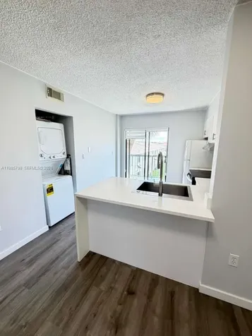 5290 W 21st Court Hialeah FL 33016
