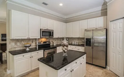 1633 Victoria Pointe Lane Weston FL 33327