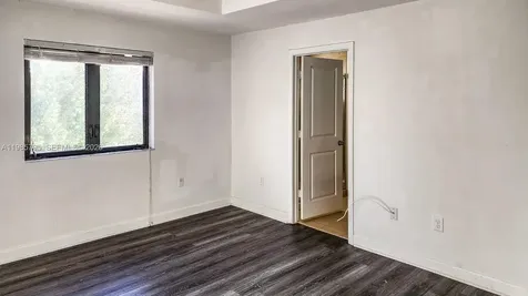 470 NE 194th Terrace Miami FL 33179