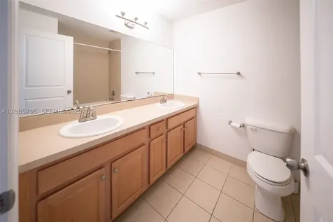 470 NE 194th Terrace Miami FL 33179