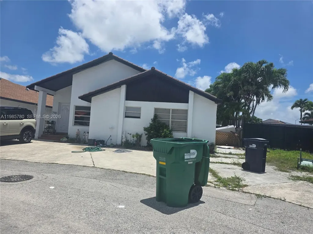 710 SW 99th Court Circle Miami FL 33174