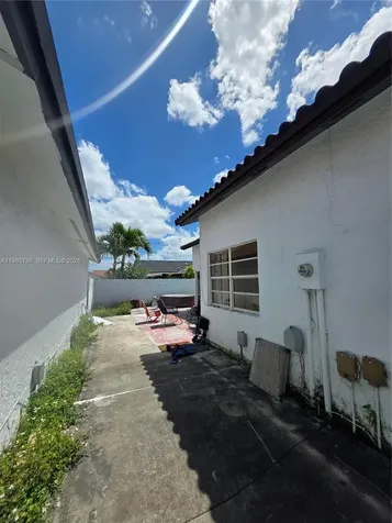 710 SW 99th Court Circle Miami FL 33174