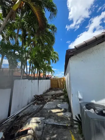 710 SW 99th Court Circle Miami FL 33174
