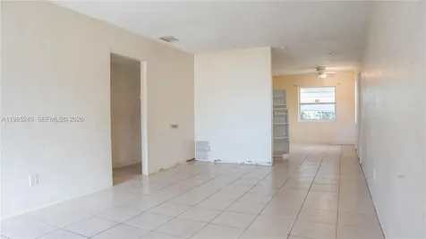 3230 SW 47th Avenue West Park FL 33023
