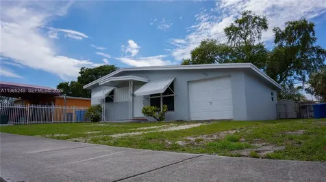 3230 SW 47th Avenue West Park FL 33023