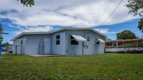 3230 SW 47th Avenue West Park FL 33023