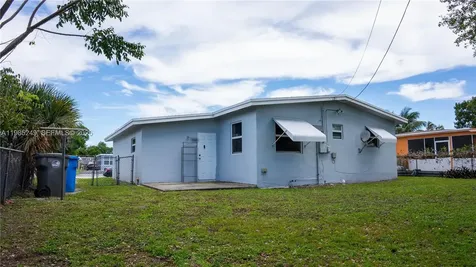 3230 SW 47th Avenue West Park FL 33023