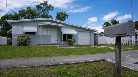 3230 SW 47th Avenue West Park FL 33023