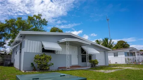 3230 SW 47th Avenue West Park FL 33023