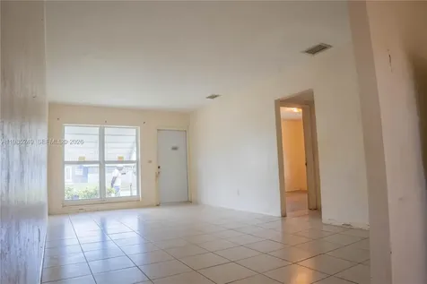 3230 SW 47th Avenue West Park FL 33023