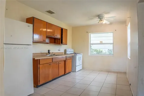 3230 SW 47th Avenue West Park FL 33023