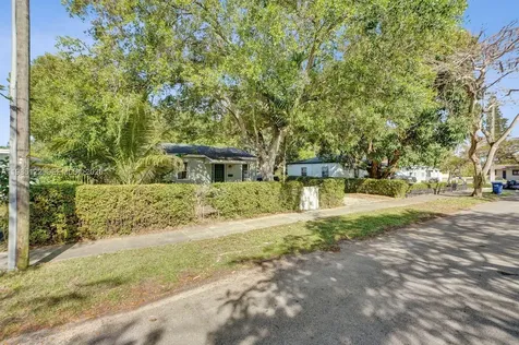 6420 SW 58th Place South Miami FL 33143