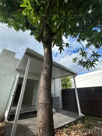 551 NW 41st Street Miami FL 33127