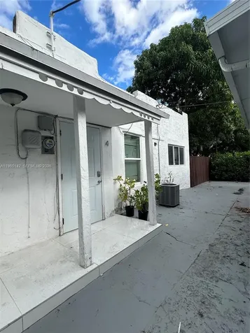 551 NW 41st Street Miami FL 33127
