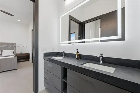301 NE 27th Drive Wilton Manors FL 33334