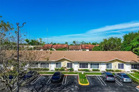 3916 SW 48th Avenue Pembroke Park FL 33023