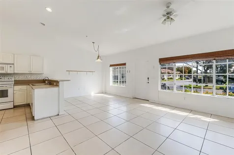 3916 SW 48th Avenue Pembroke Park FL 33023