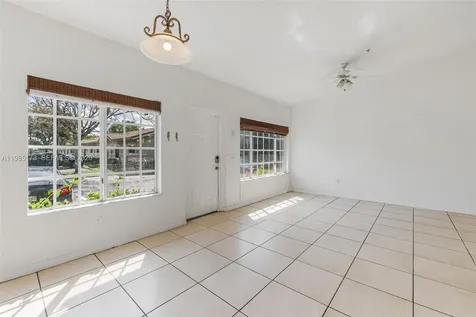3916 SW 48th Avenue Pembroke Park FL 33023