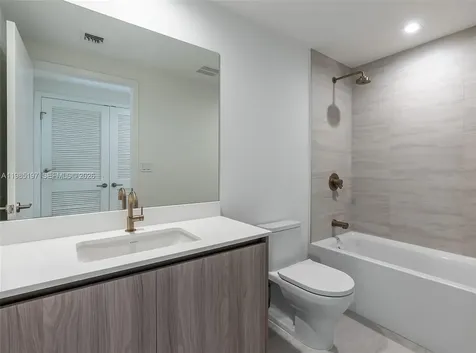 77 SE 5th Street Miami FL 33131