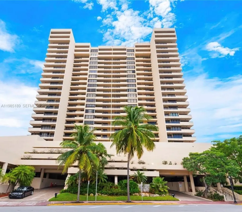2555 Collins Avenue Miami Beach FL 33140