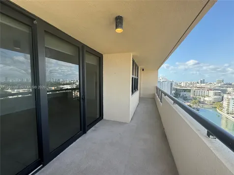 2555 Collins Avenue Miami Beach FL 33140