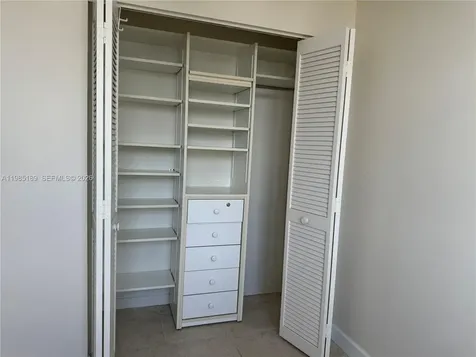 2555 Collins Avenue Miami Beach FL 33140