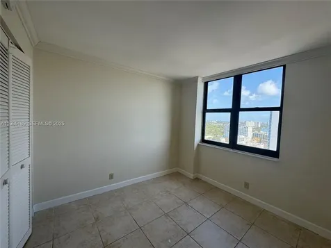 2555 Collins Avenue Miami Beach FL 33140